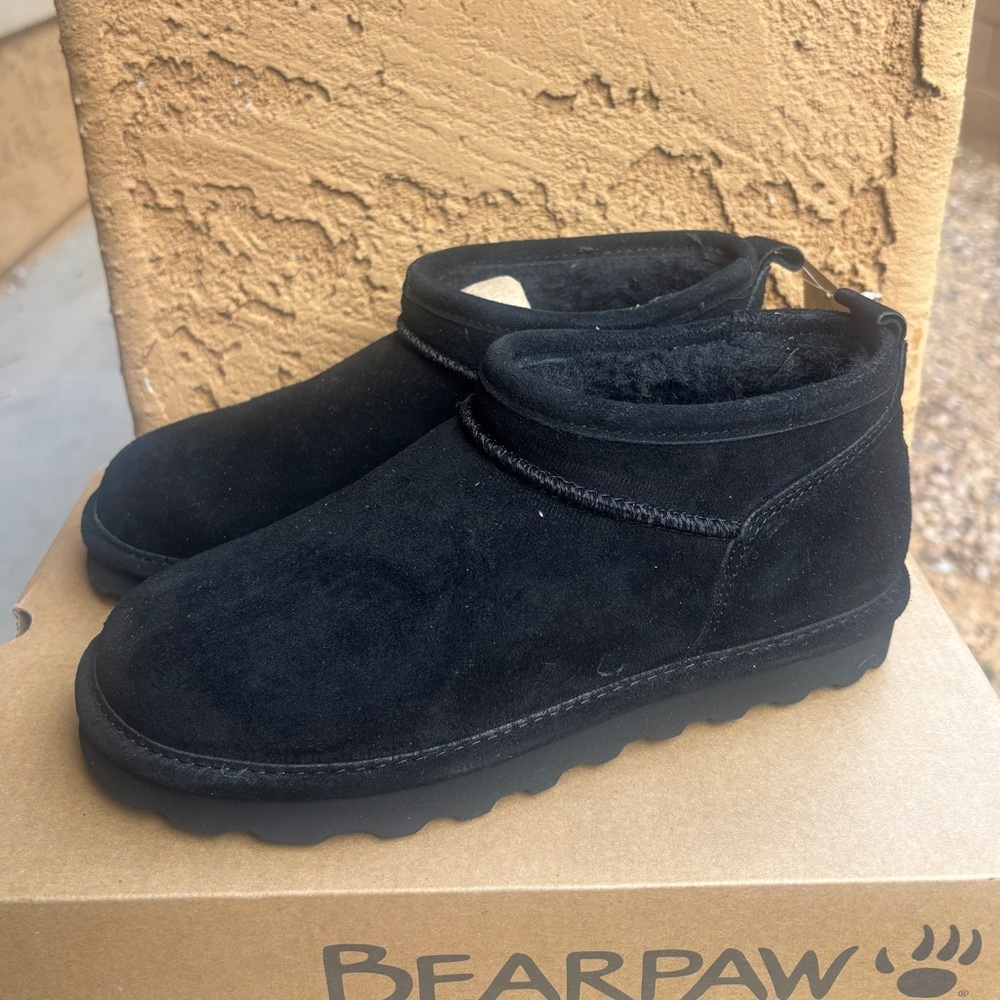BEARPAW Women's Super Shorty Ankle Boot Black Size 6 new in box - Picture 2 of 8